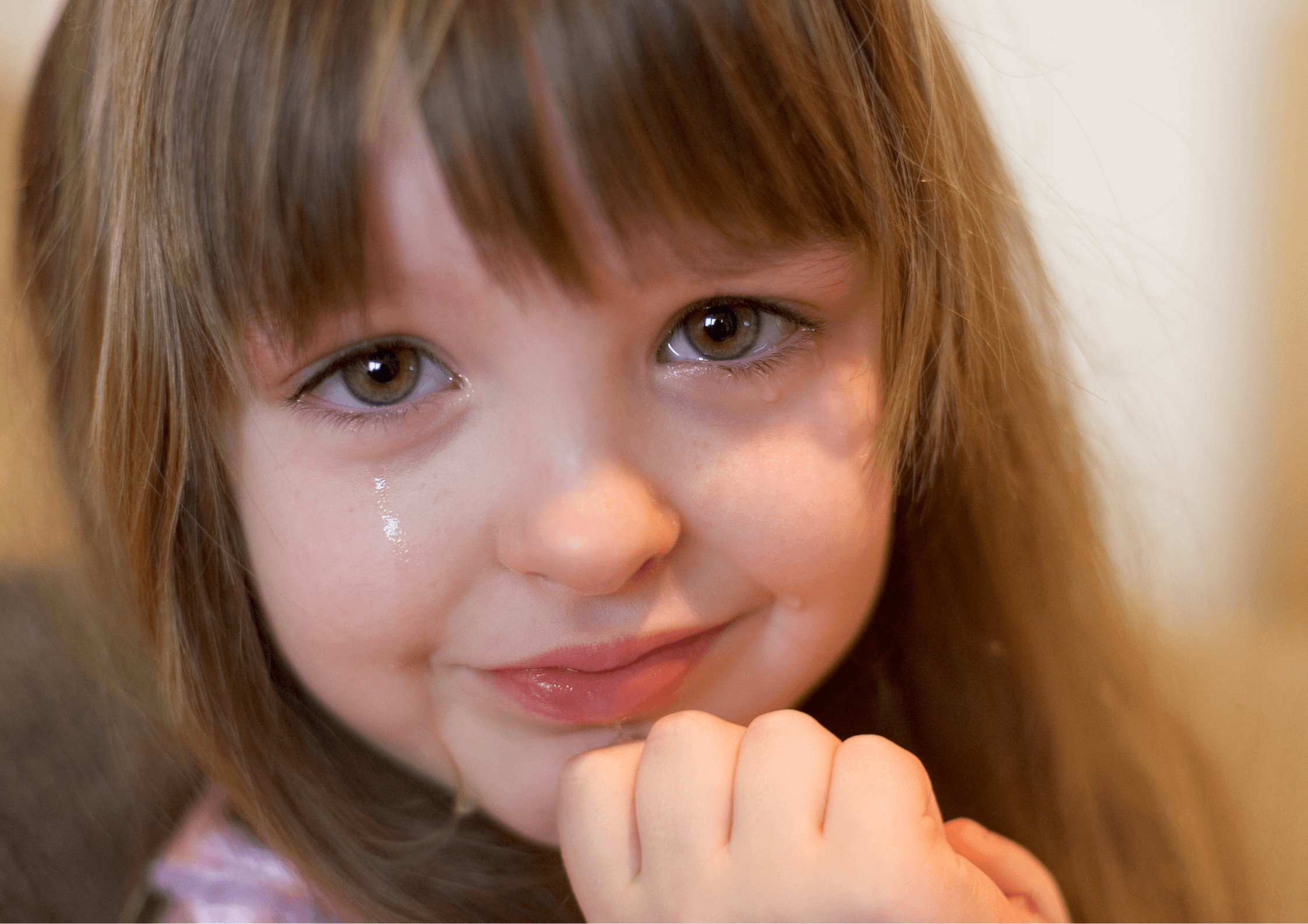 Bambina che piange